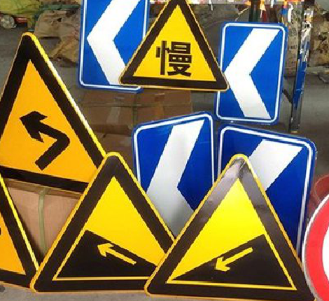 九江标识标牌中颜色的确定是很重要的。